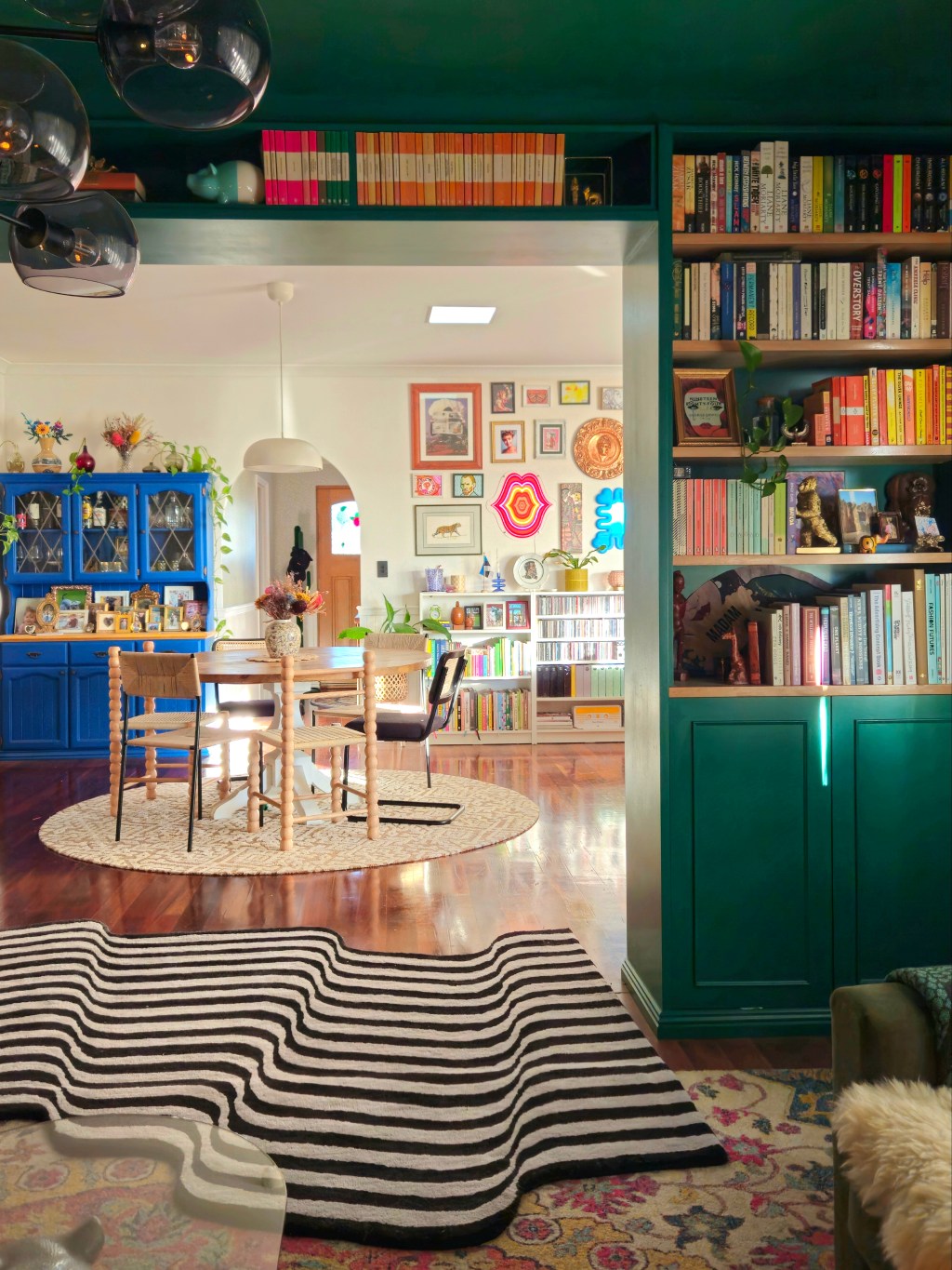 Bookshelf Wealth: Tips for Curating the Perfect Maximalist&nbsp;Shelfie